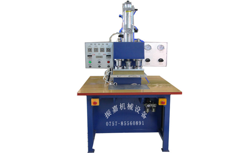 服裝壓花機(jī)圖片 服裝壓花機(jī)圖片